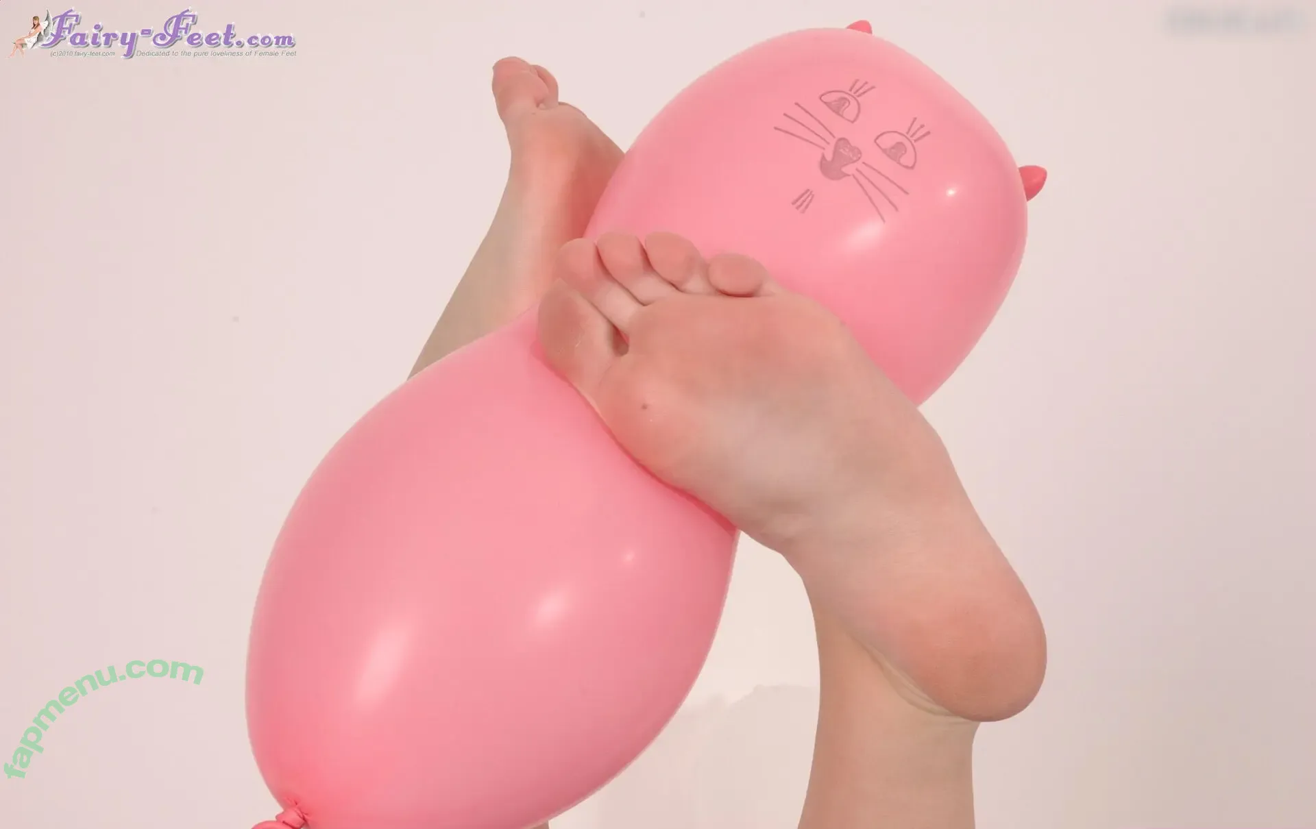 Feetperview / Sockenmädchen nude photo #1271 (Feetperview / Sockenmädchen)