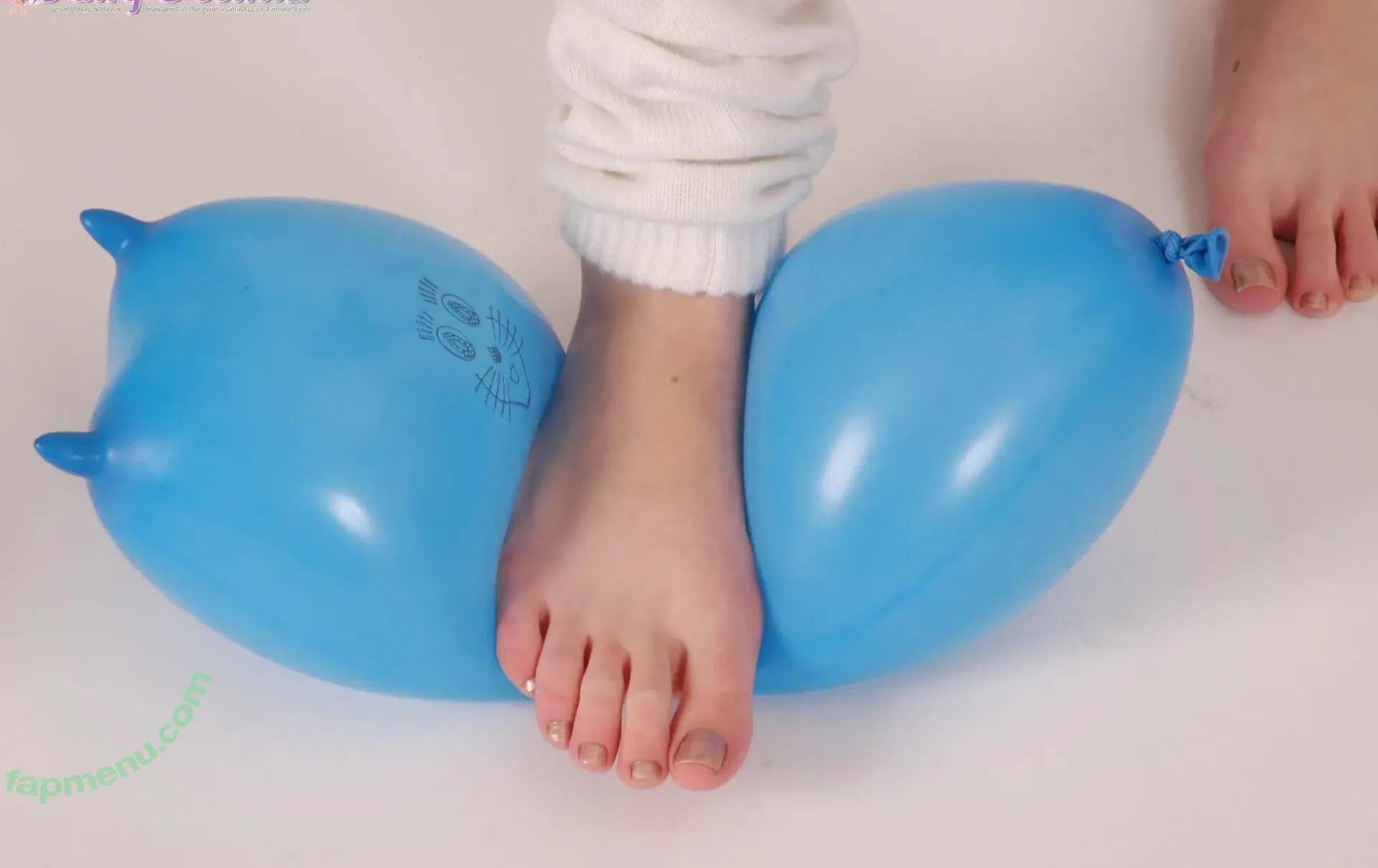 Feetperview / Sockenmädchen nude photo #1275 (Feetperview / Sockenmädchen)