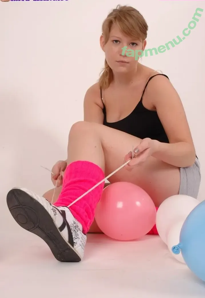 Feetperview / Sockenmädchen nude photo #1419 (Feetperview / Sockenmädchen)