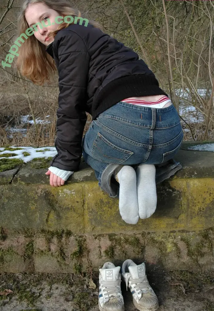 Feetperview / Sockenmädchen nude photo #1462 (Feetperview / Sockenmädchen)