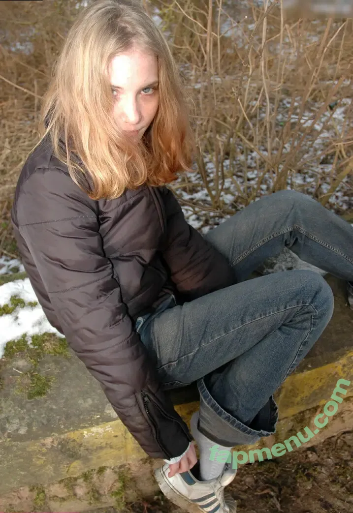 Feetperview / Sockenmädchen nude photo #1464 (Feetperview / Sockenmädchen)