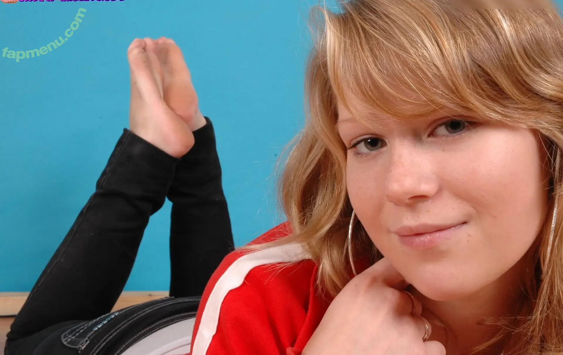 Feetperview / Sockenmädchen nude photo #1591 (Feetperview / Sockenmädchen)