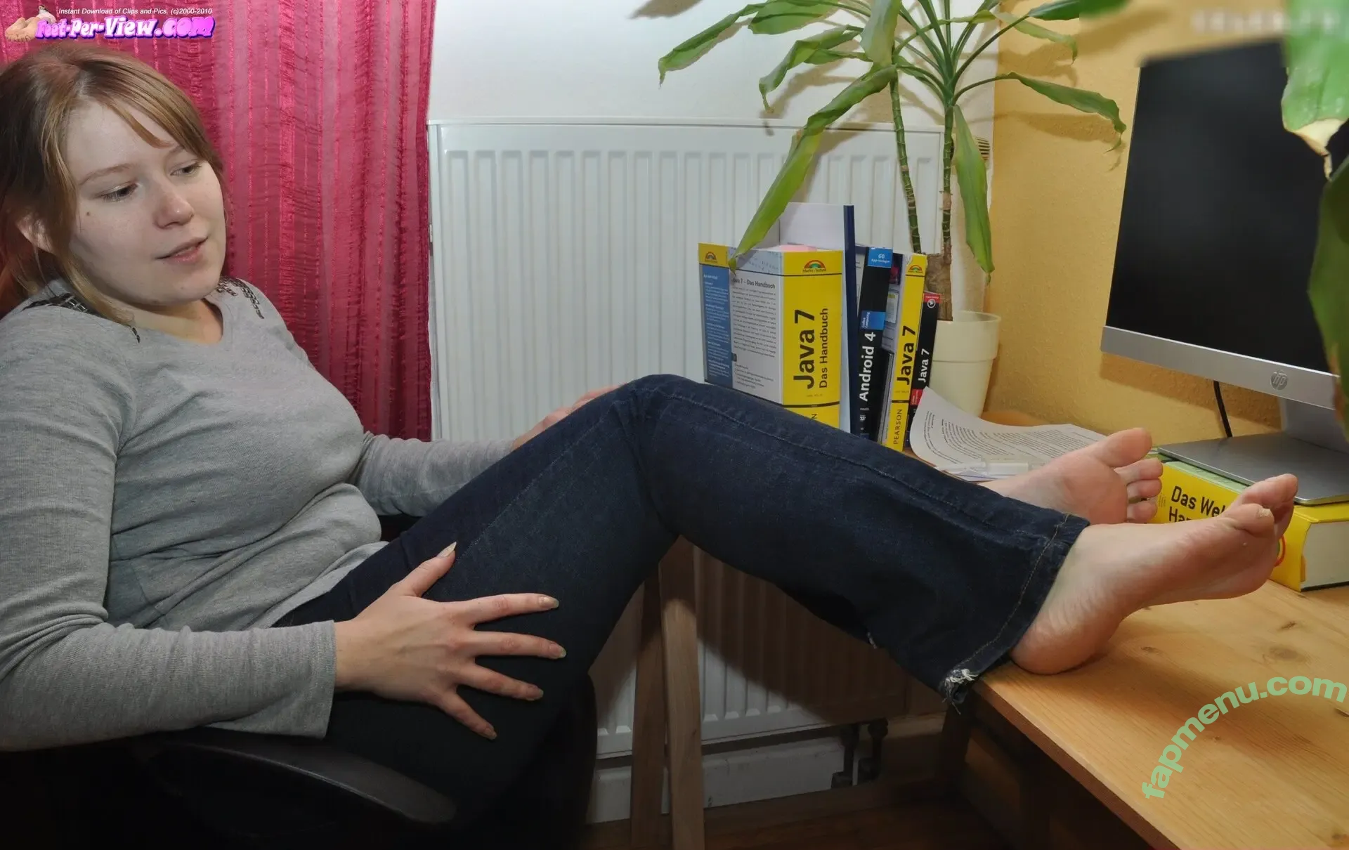 Feetperview / Sockenmädchen nude photo #1639 (Feetperview / Sockenmädchen)