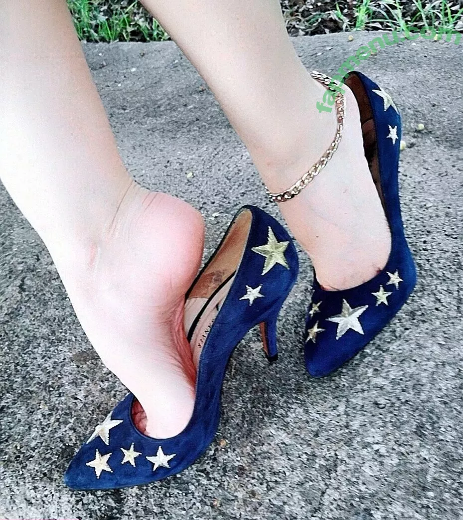 Feetvampire nude photo #0144 (vampire_feett)