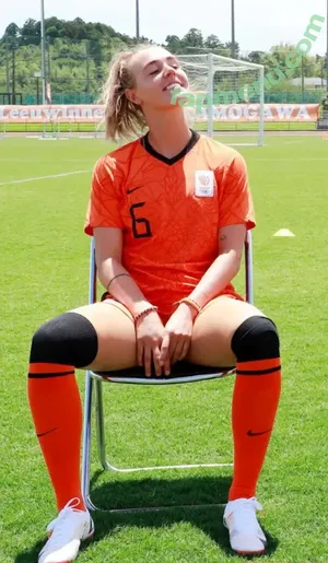Female Football / girlsontheball / soccer players nude photo #0272