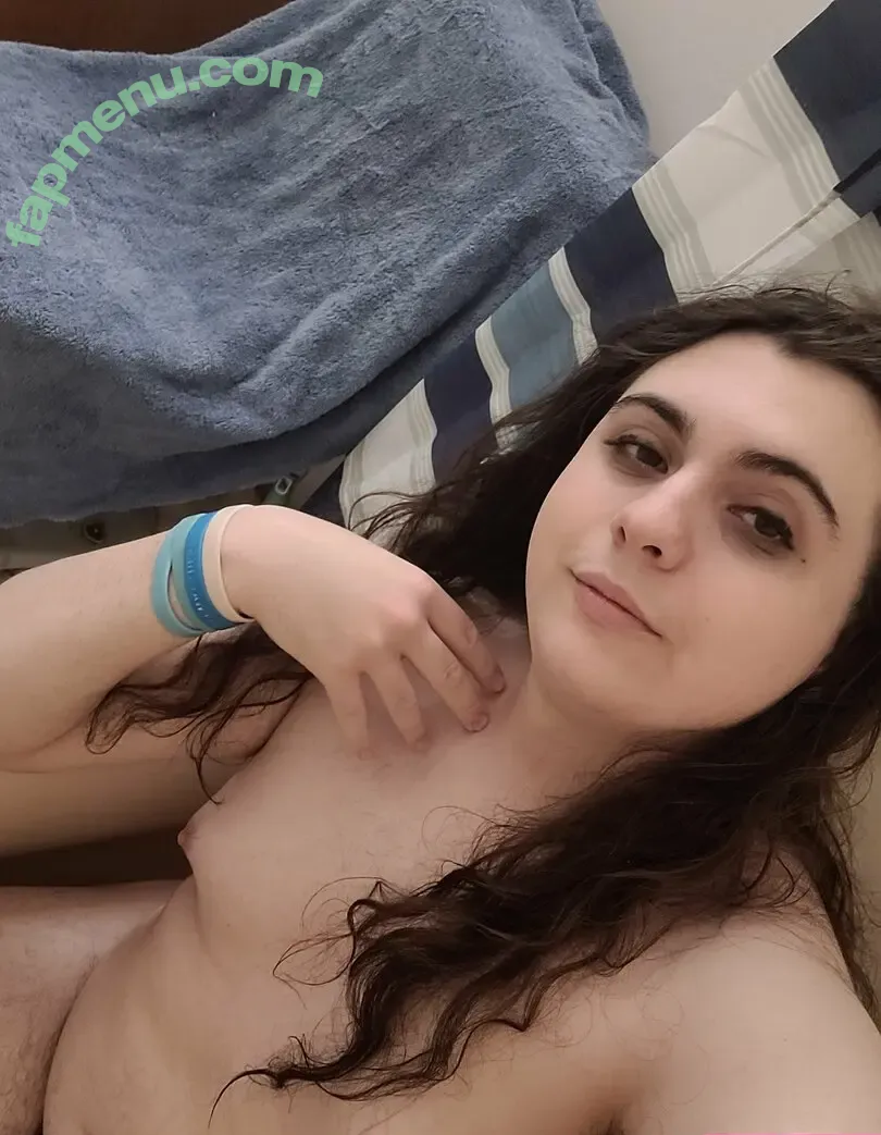 femgirlmcawesome nude photo #0002 (femgirlmcawesome)