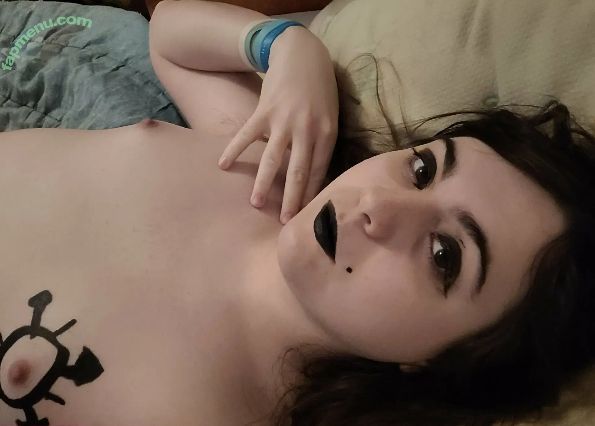 femgirlmcawesome nude photo #0028 (femgirlmcawesome)