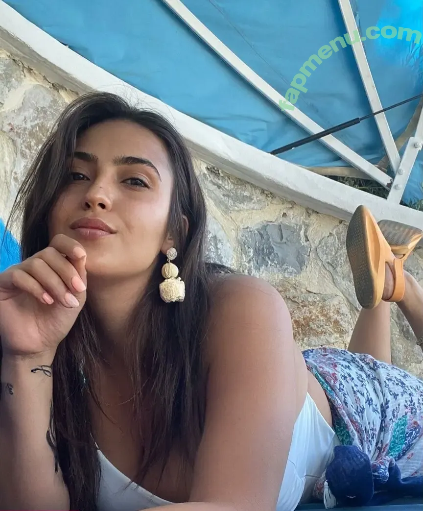 feyzakball nude photo #0006 (Feyza Akbal / Foumomy)