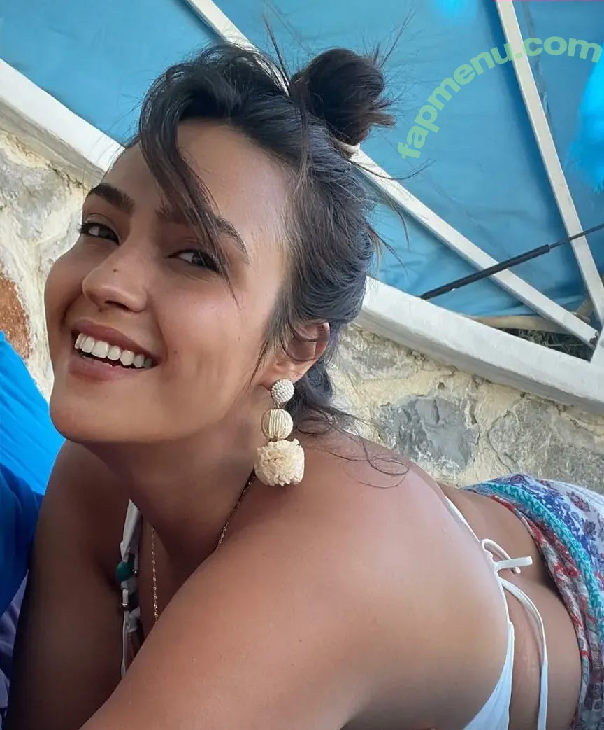 feyzakball nude photo #0008 (Feyza Akbal / Foumomy)