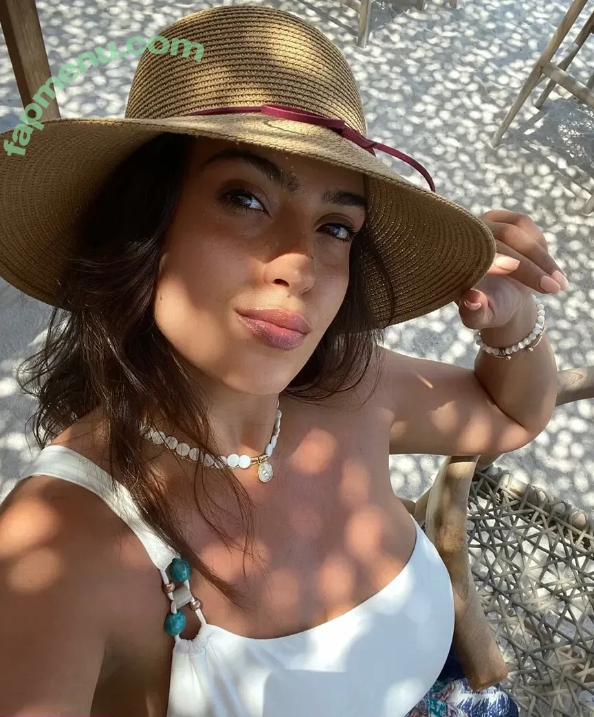 feyzakball nude photo #0011 (Feyza Akbal / Foumomy)