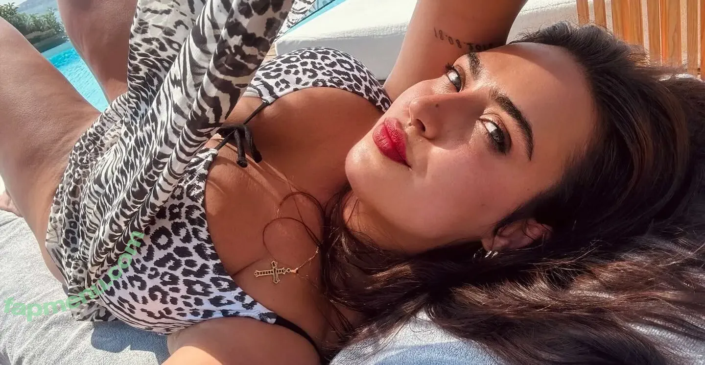 feyzakball nude photo #0016 (Feyza Akbal / Foumomy)