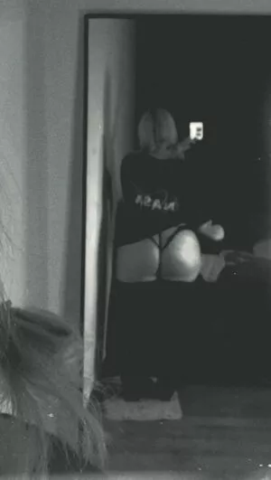 Firefliesowo nude photo #0075