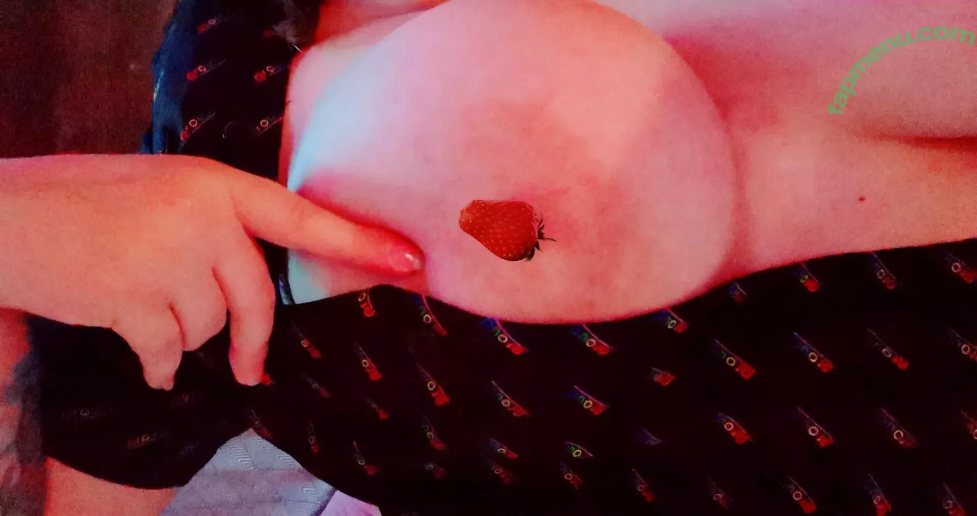 Firefliesowo nude photo #0105 (Firefliesowo)