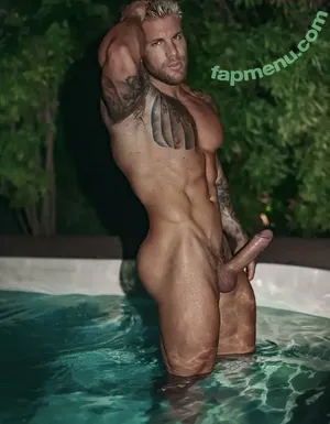  nude photo #0004
