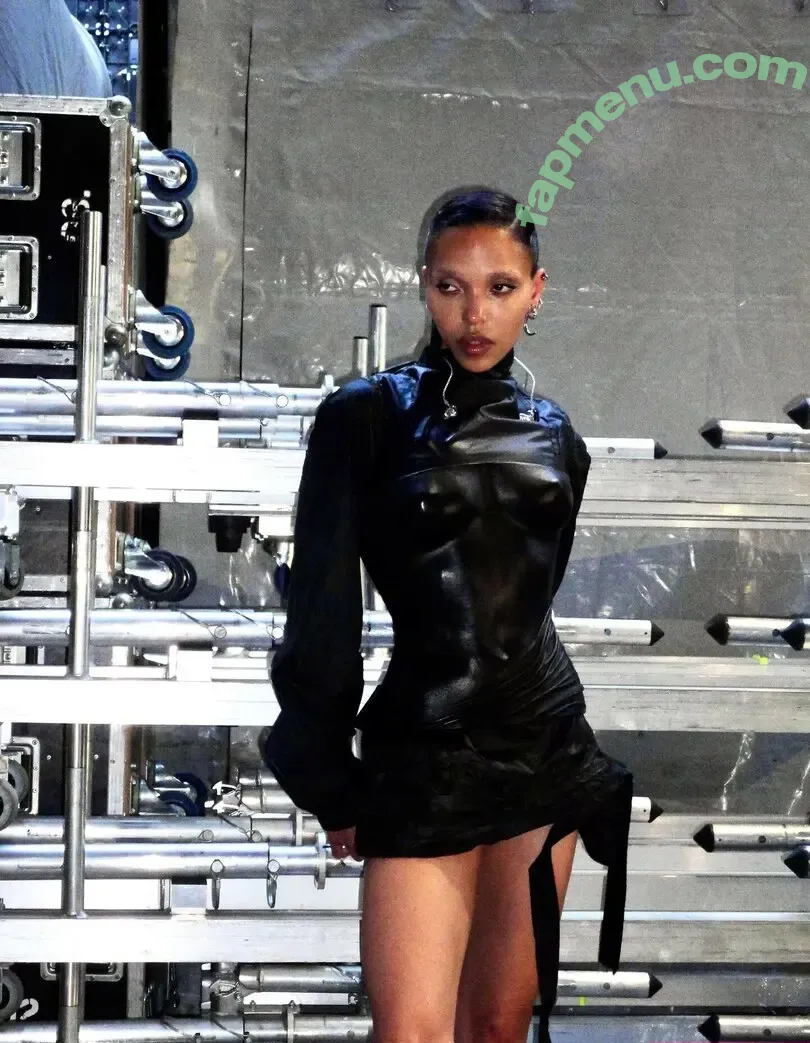 FKA Twigs nude photo #0381 (FKAtwigs)