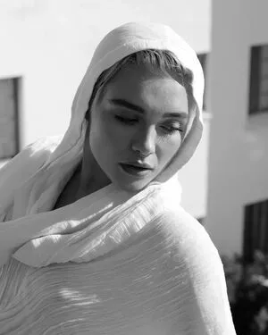 Florence Pugh / florencepugh nude photo #1089