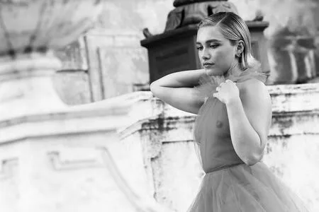 Florence Pugh / florencepugh nude photo #1303