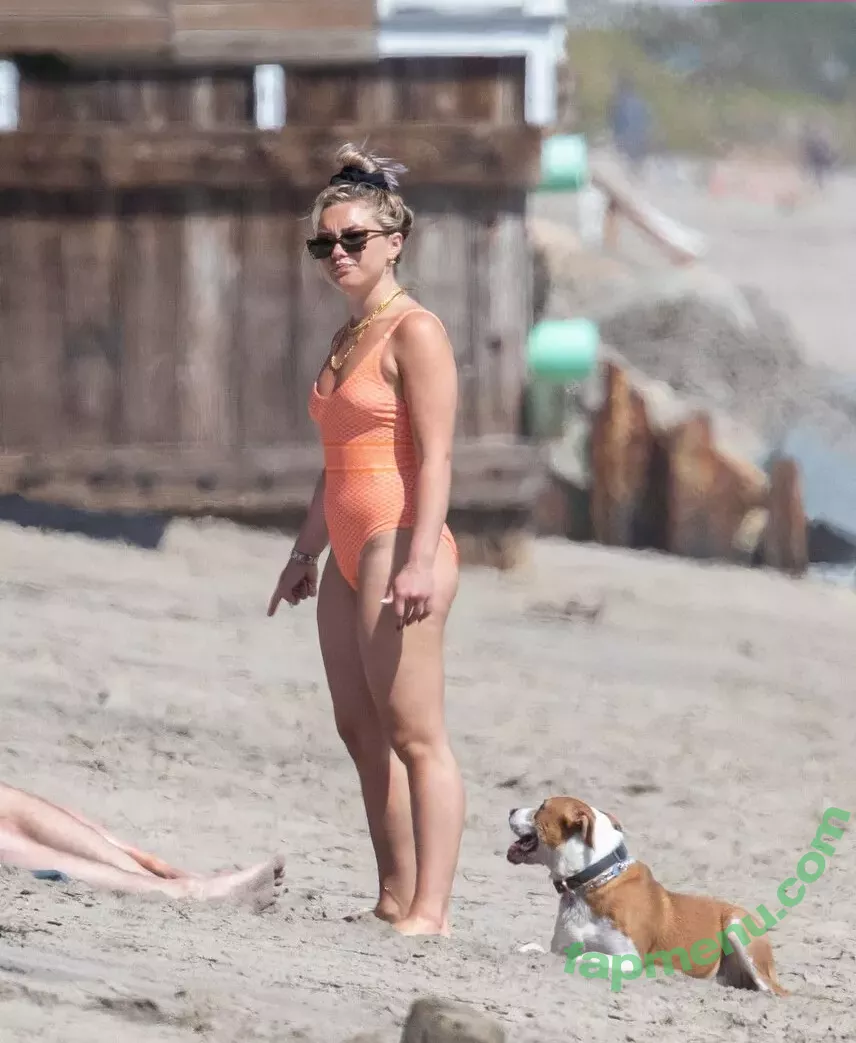 Florence Pugh nude photo #1433 (florencepugh)