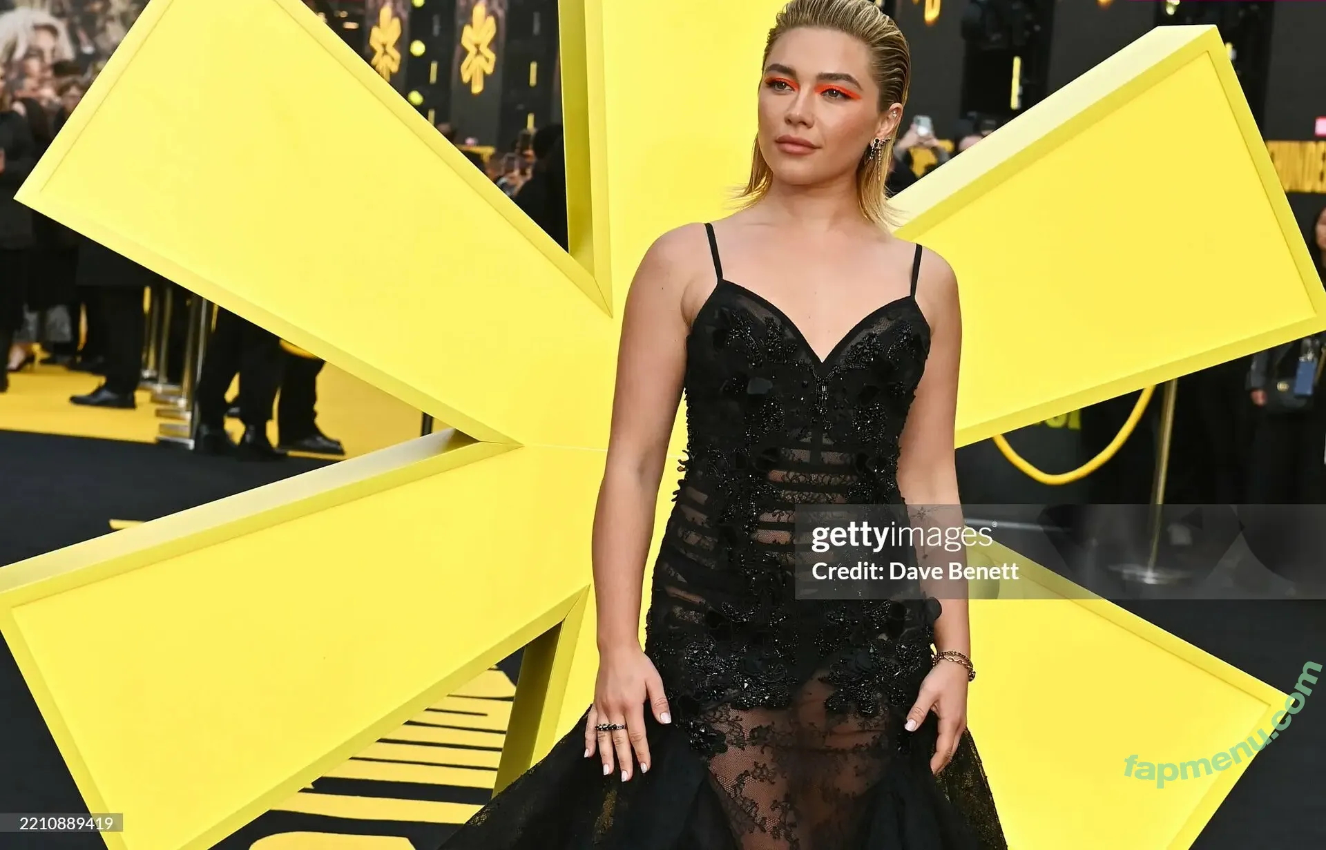 Florence Pugh nude photo #1901 (florencepugh)