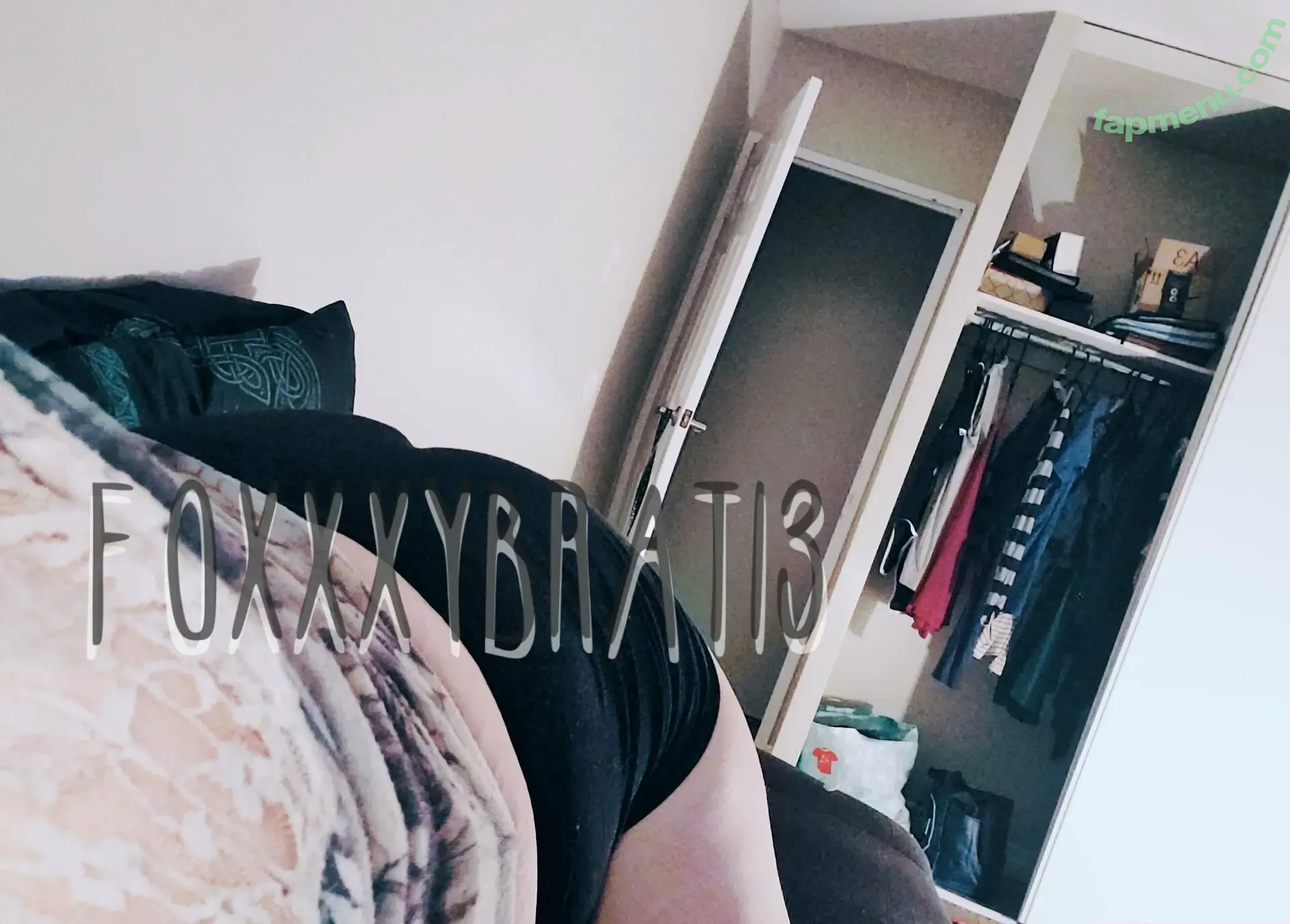 foxxxybratfree nude photo #0001 (foxxy.faces)