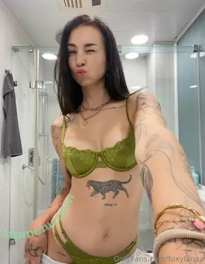 foxylanaa / privatelanaaa nude photo #0016