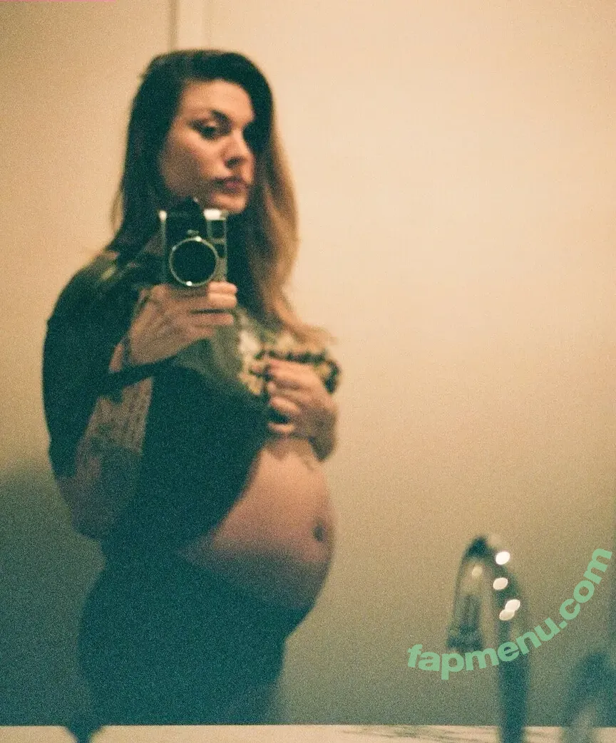 Frances Bean Cobain nude photo #0008 (thespacewitch)