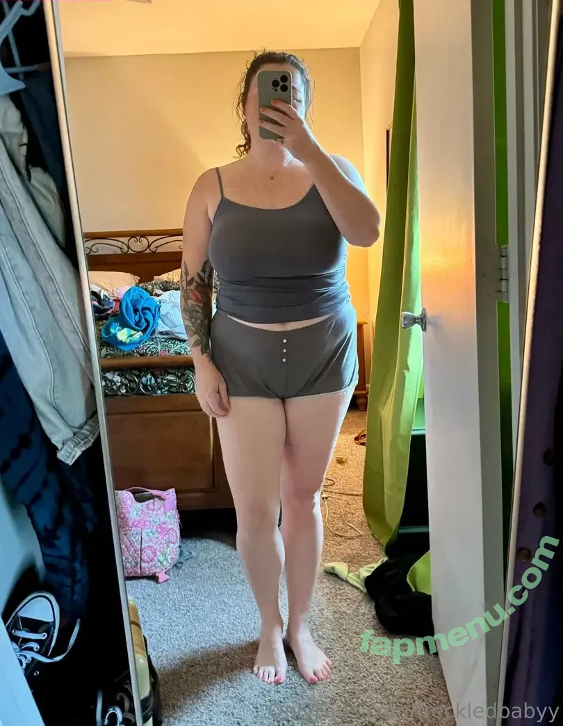 freckledbabyy nude photo #0134 (frecklesbabyy)