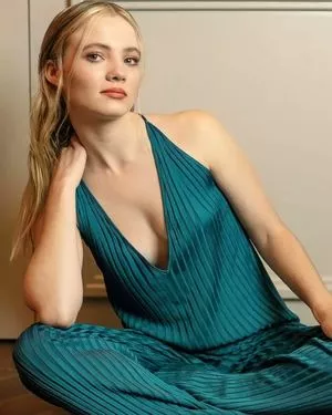 Freya Allan / Ciri / freyaallan / freyaallann nude photo #0082