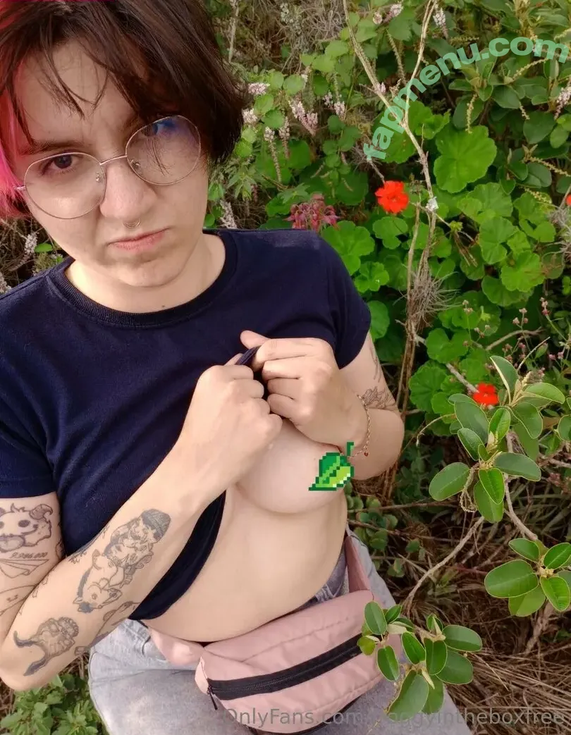 froggyintheboxfree nude photo #0010 (froggyintheboxfree)