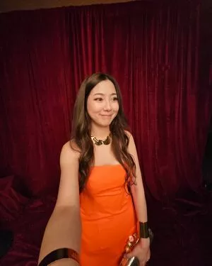 Fuslie / Leslie nude photo #0024