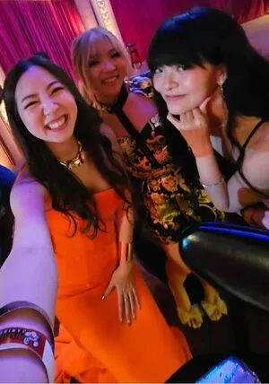 Fuslie / Leslie nude photo #0028