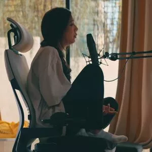 Fuslie / Leslie nude photo #0033