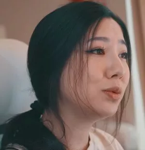 Fuslie / Leslie nude photo #0036