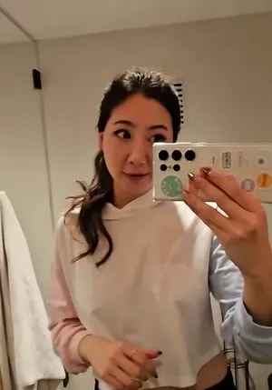 Fuslie / Leslie nude photo #0048