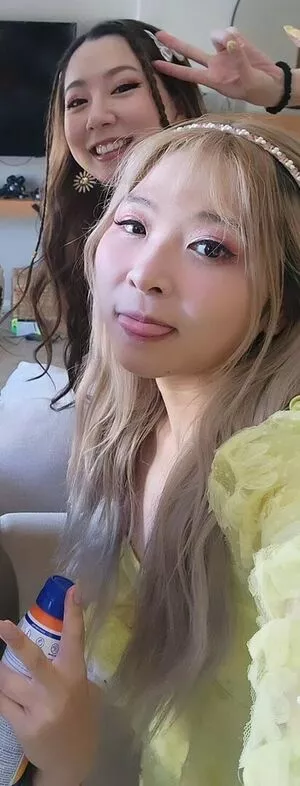 Fuslie / Leslie nude photo #0072