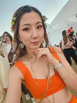 Fuslie / Leslie nude photo #0080