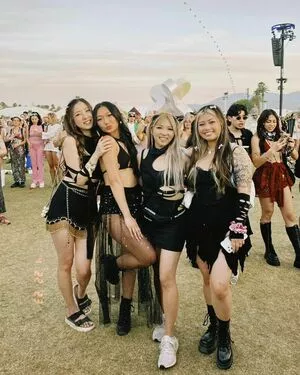 Fuslie / Leslie nude photo #0092