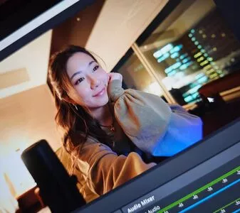 Fuslie / Leslie nude photo #0101