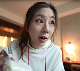 Fuslie / Leslie nude photo #0110