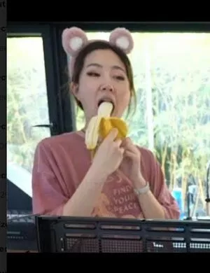 Fuslie / Leslie nude photo #0203