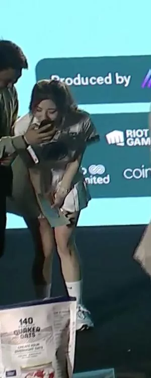Fuslie / Leslie nude photo #0212