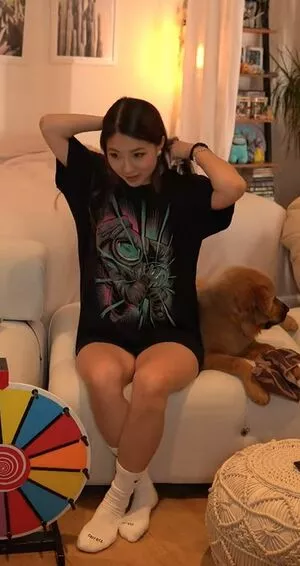 Fuslie / Leslie nude photo #0245