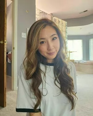 Fuslie / Leslie nude photo #0325