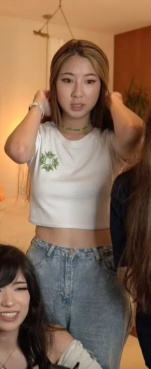 Fuslie / Leslie nude photo #0334