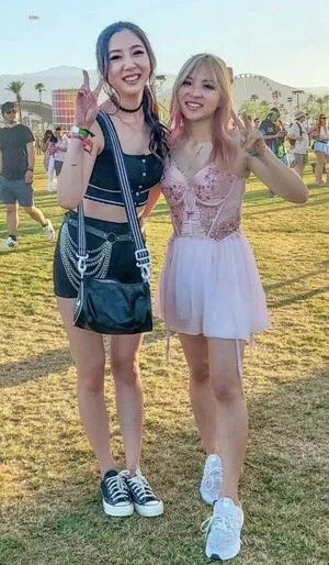 Fuslie / Leslie nude photo #0404