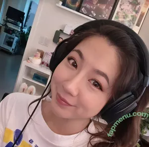 Fuslie / Leslie nude photo #0796