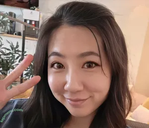 Fuslie / Leslie nude photo #0801