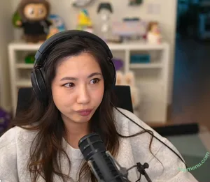 Fuslie / Leslie nude photo #0804