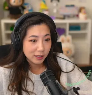 Fuslie / Leslie nude photo #0805