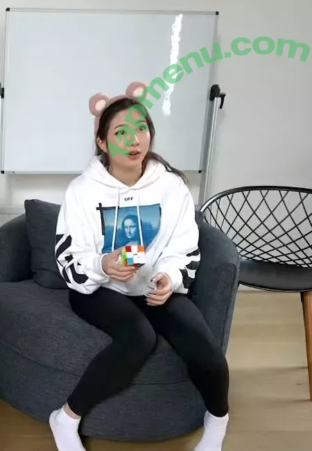 Fuslie nude photo #0031 (Leslie)